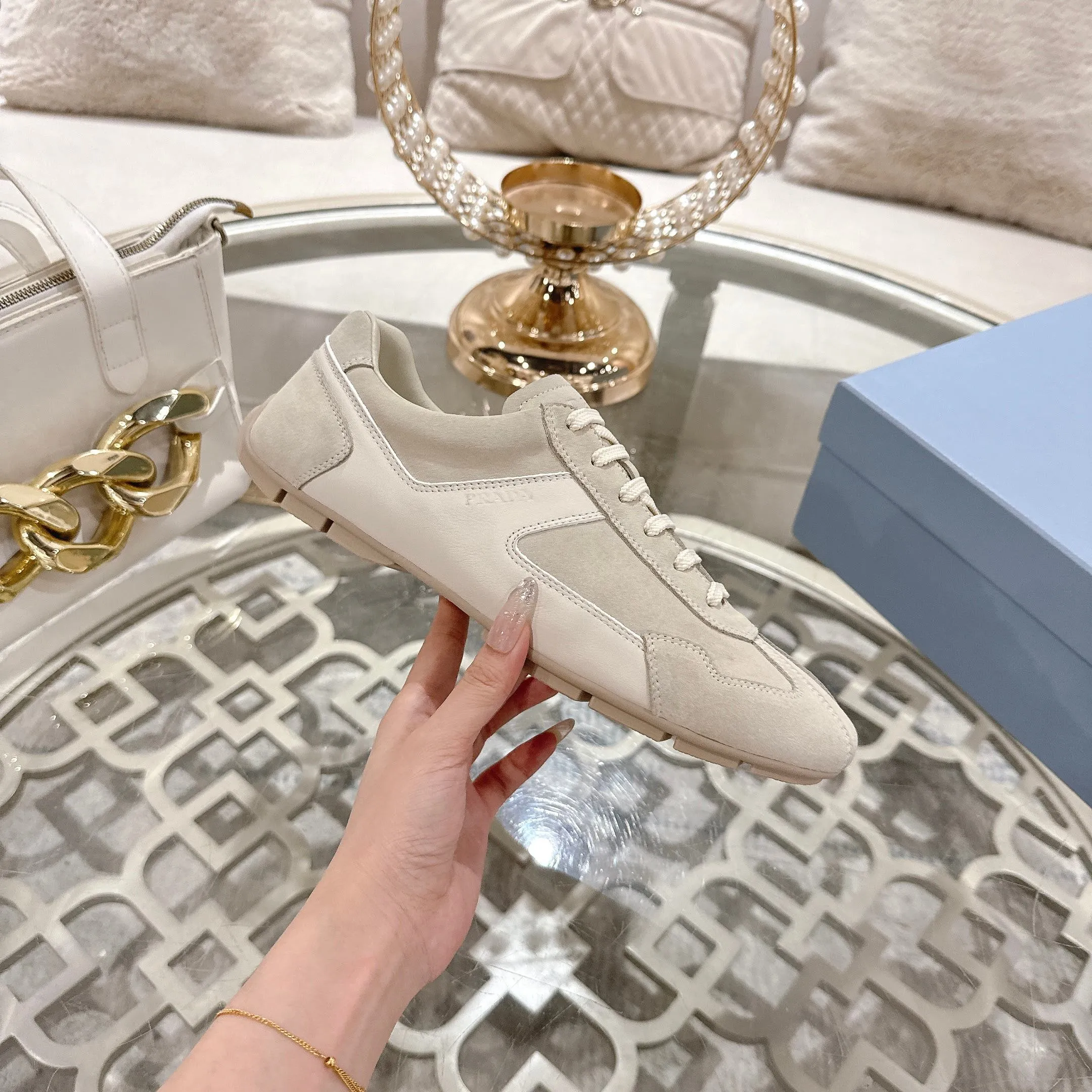 👟👟Ex-factory price 560👟👟 Men's size +10 PRADA, couple's casual shoes, original 1:1 development, high mercerized cowhide fabric with imported cowhide, silk sheepskin lining, rubber outsole, comfortable and soft upper feet, female size: 35 to 41. . Male 38 to 45, 🔥🔥🔥🔥🔥